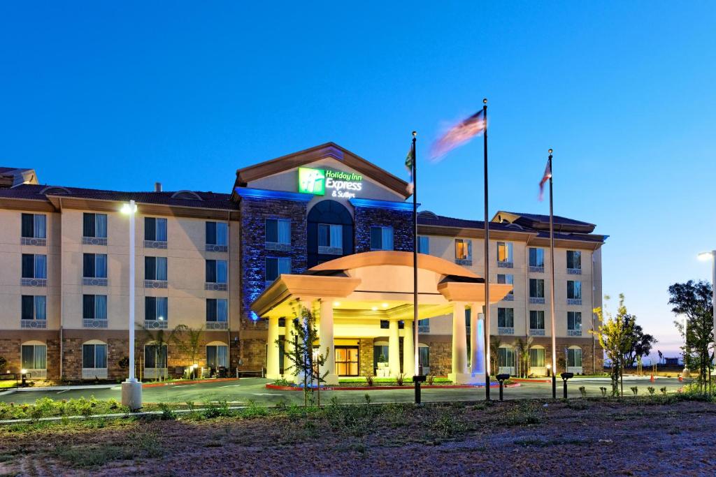 Holiday Inn Express Fresno Northwest - Herndon an IHG Hotel - main image