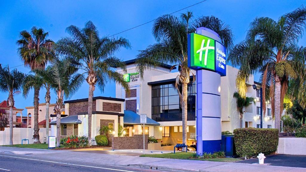 Holiday Inn Express Costa Mesa an IHG Hotel - main image