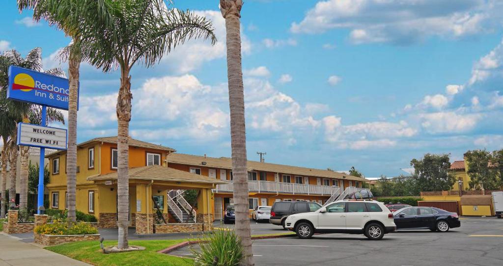 Redondo Inn and Suites - main image