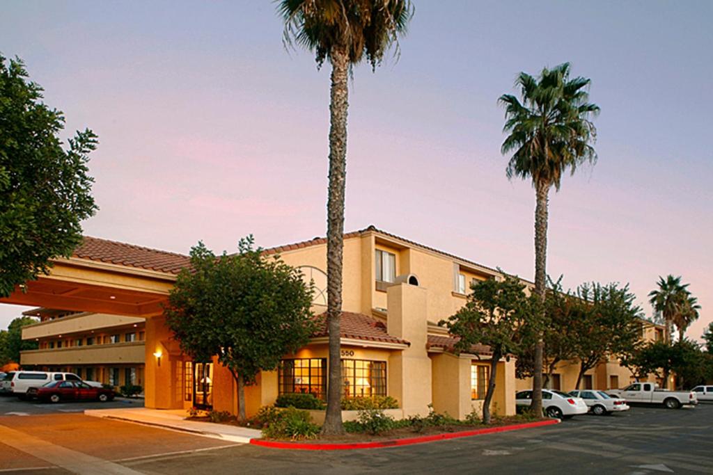 Holiday Inn Express Simi Valley an IHG Hotel - main image