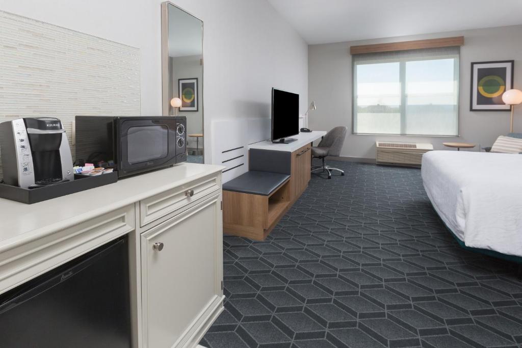 Hilton Garden Inn Oakland/San Leandro - image 4