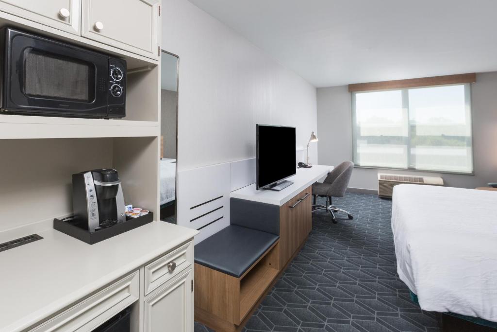 Hilton Garden Inn Oakland/San Leandro - image 5