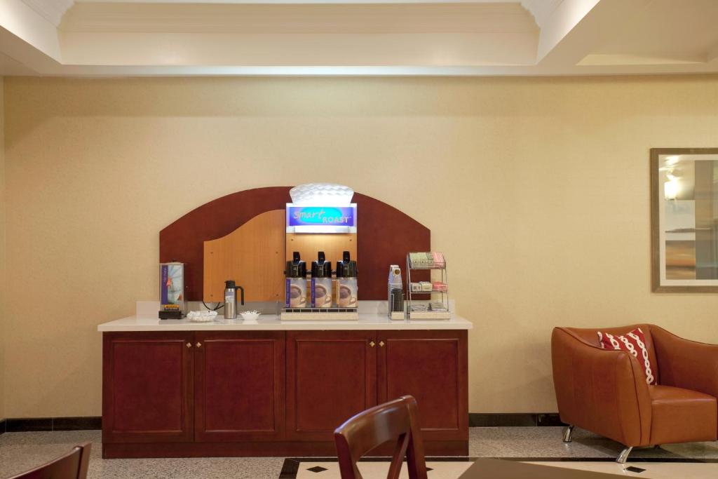 Holiday Inn Express Hotel & Suites Los Angeles Airport Hawthorne an IHG Hotel - image 5