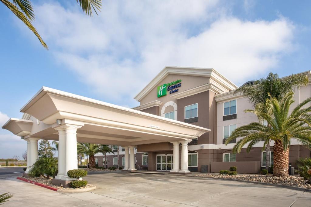 Holiday Inn Express & Suites Yosemite Park Area an IHG Hotel - main image