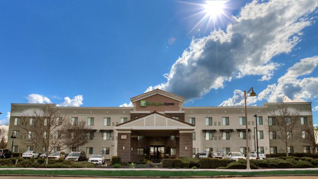 Holiday Inn Express Hotel & Suites Lincoln-Roseville Area an IHG Hotel - main image