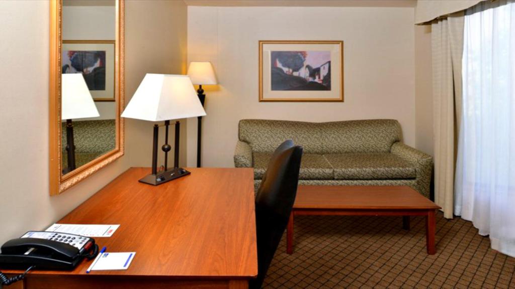 Holiday Inn Express Hotel & Suites Lincoln-Roseville Area an IHG Hotel - image 4