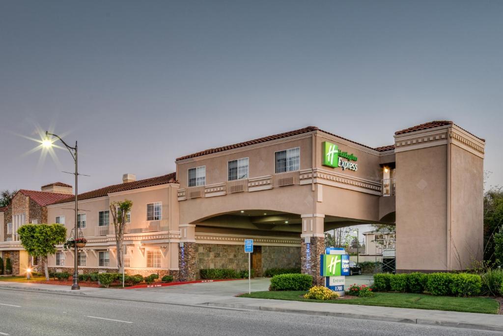 Holiday Inn Express & Suites Santa Clara an IHG Hotel - main image