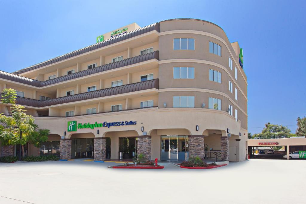 Holiday Inn Express Hotel & Suites Pasadena-Colorado Boulevard an IHG Hotel - main image