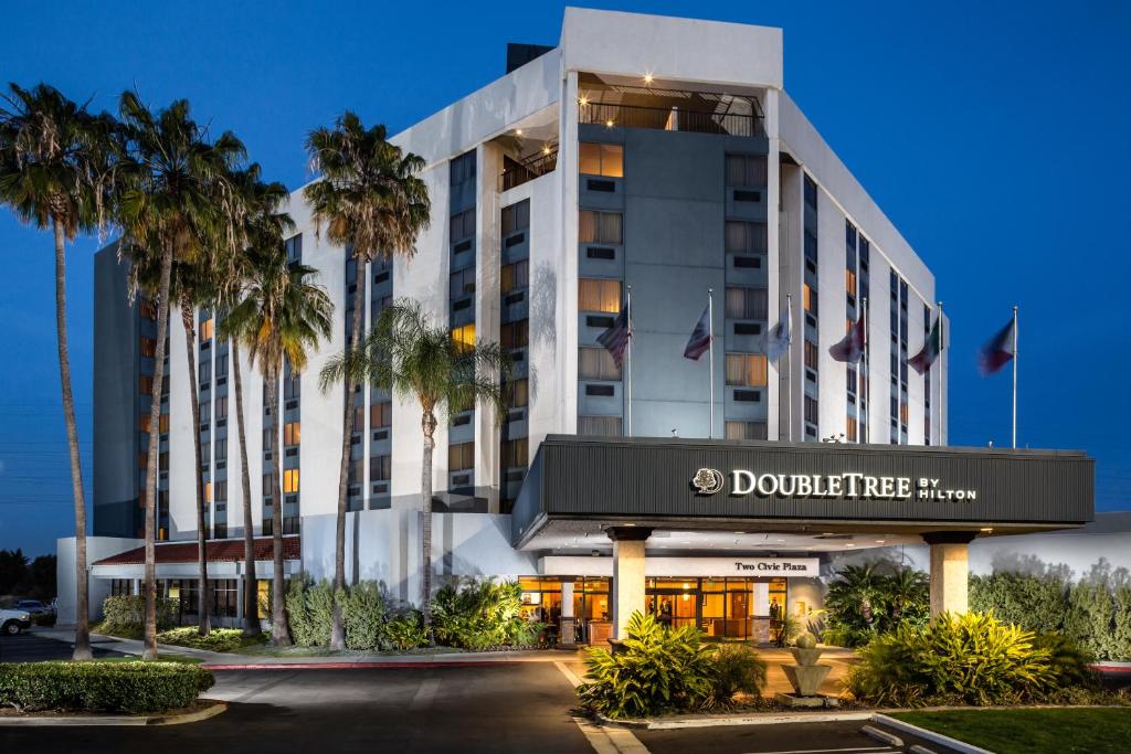 DoubleTree by Hilton Carson - main image