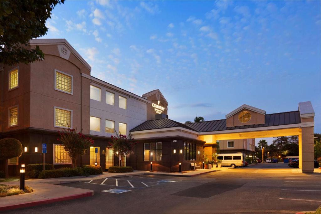 Country Inn & Suites by Radisson San Jose International Airport CA - main image