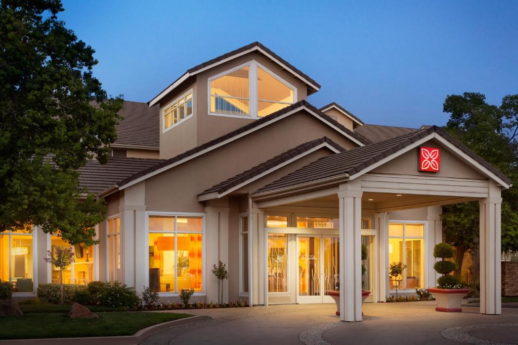 Hilton Garden Inn Roseville - main image