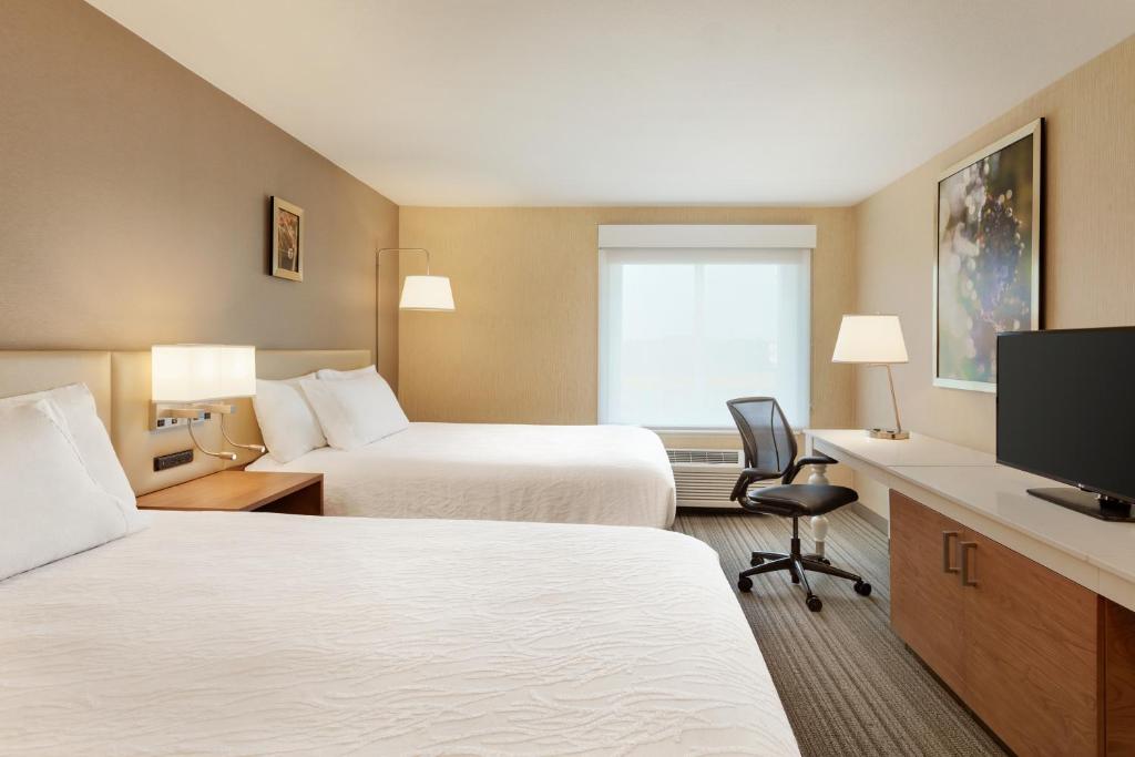 Hilton Garden Inn Roseville - image 3