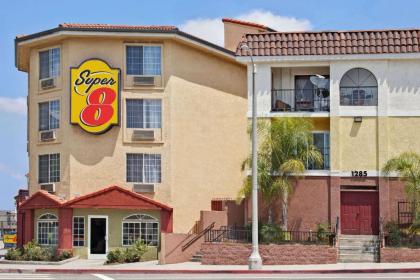 Super 8 by Wyndham Los Angeles Downtown - image 5