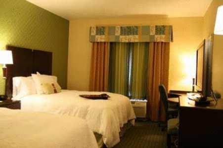 Hampton Inn Brentwood - image 4