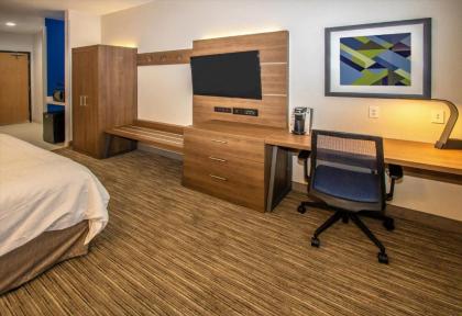 Holiday Inn Express Hotel & Suites Roseville - Galleria Area an IHG Hotel - image 5