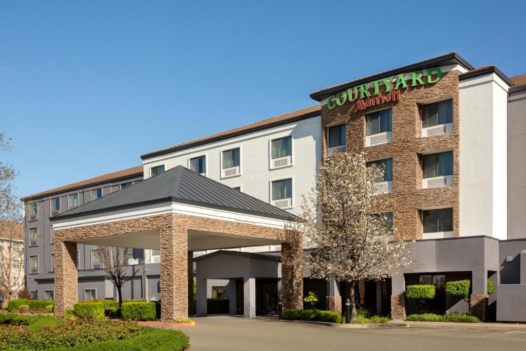 Courtyard by Marriott Roseville Galleria Mall/Creekside Ridge Drive - image 4