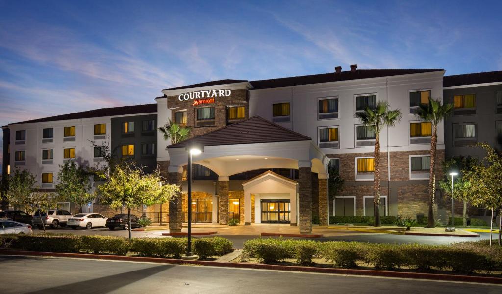 Courtyard by Marriott Rancho Cucamonga - image 3