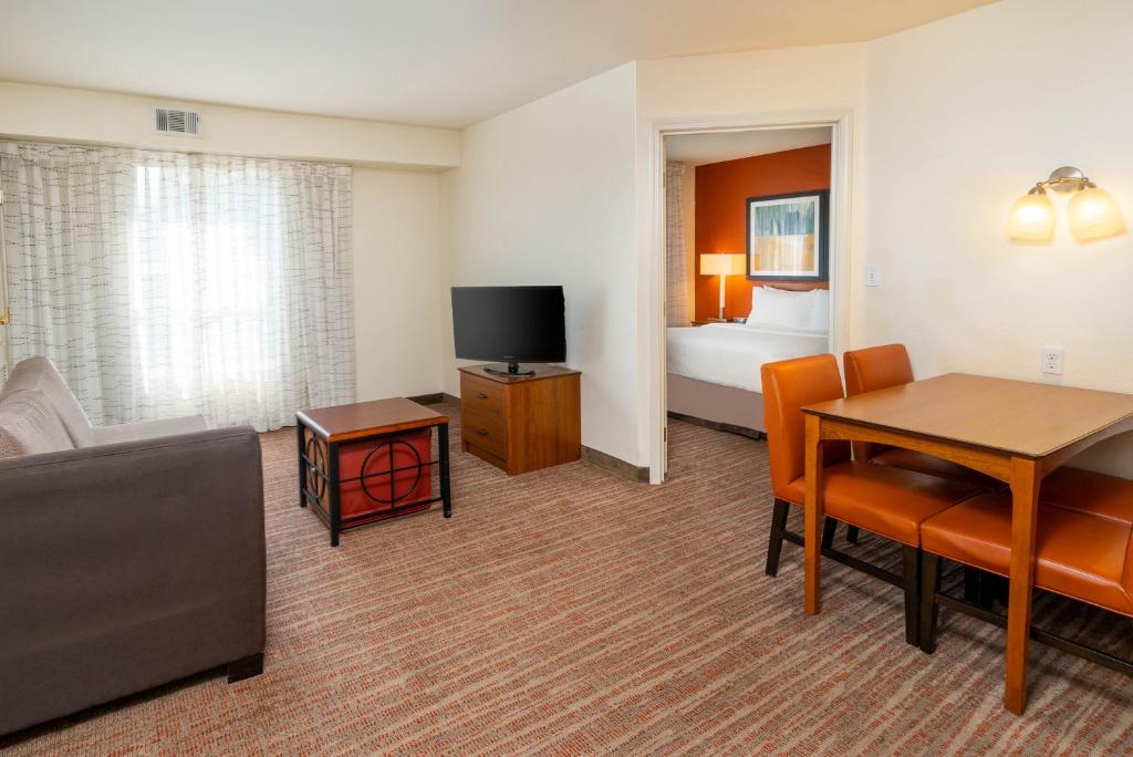 Residence Inn by Marriott Corona Riverside - image 2