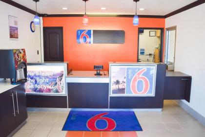 Motel 6 San Diego Airport/Harbor - image 2