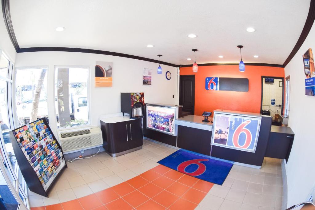 Motel 6 San Diego Airport/Harbor - image 3