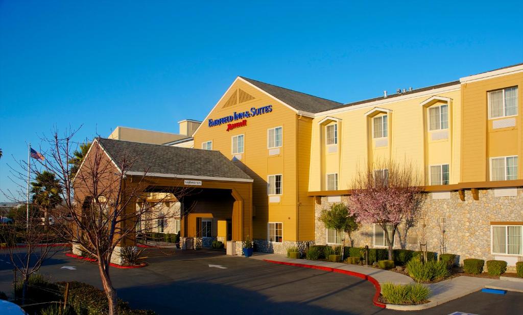 Fairfield Inn and Suites by Marriott Napa American Canyon - image 2