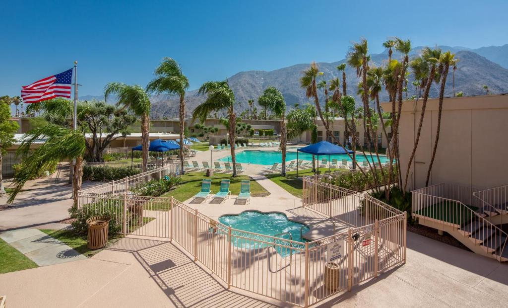 Days Inn by Wyndham Palm Springs - image 2