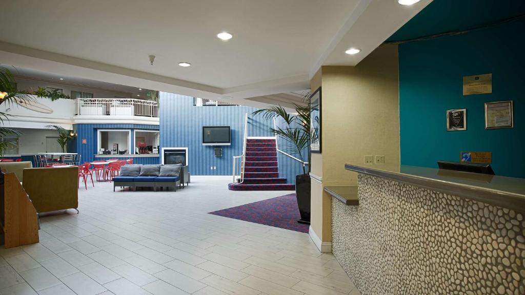 Best Western Plus All Suites Inn - image 5