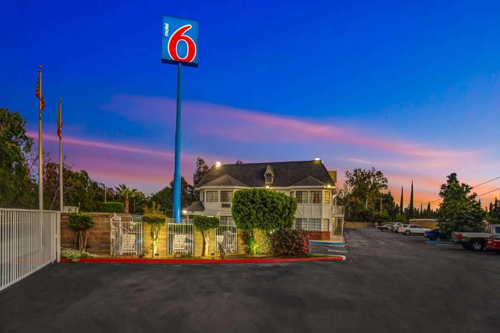 Motel 6-Fresno CA - Belmont Ave - image 3