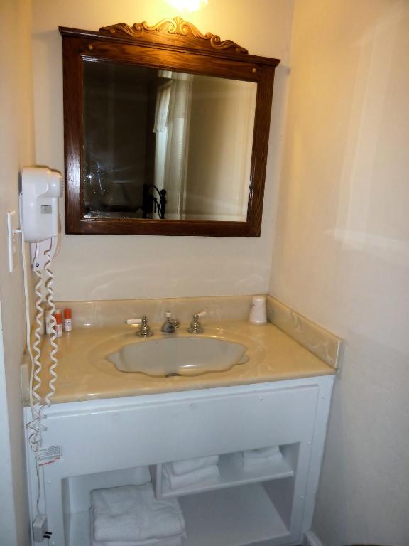 Americas Best Value Inn Royal Carriage - image 4