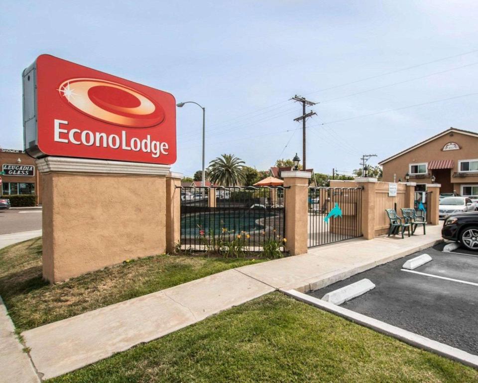 Econo Lodge Moonlight Beach - main image