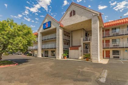 Motel 6-Fresno CA - Yosemite Hwy - image 2