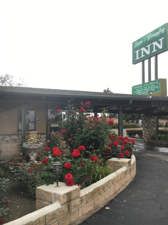 Town and Country Inn - main image