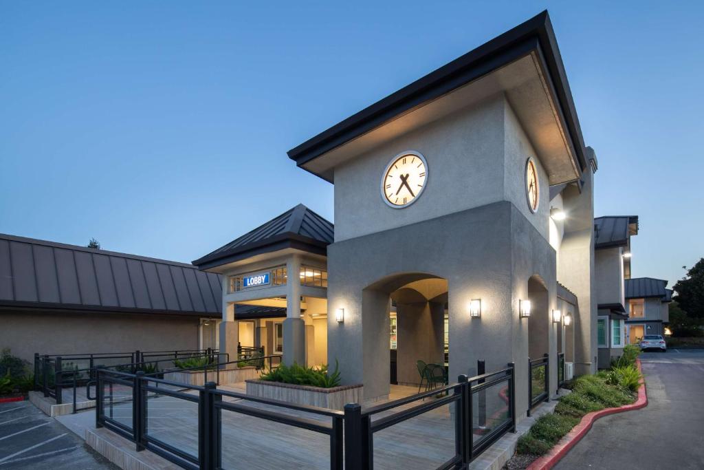 Best Western Silicon Valley Inn - main image