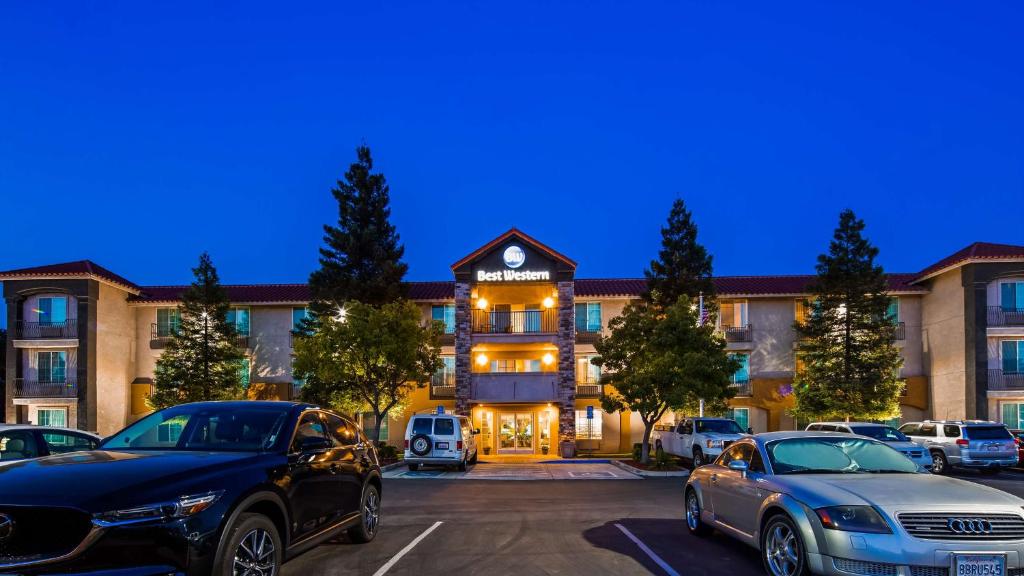 Best Western Visalia Hotel - main image