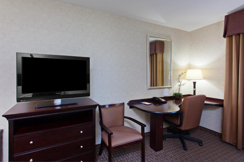 Hampton Inn & Suites Oakland Airport-Alameda - image 3