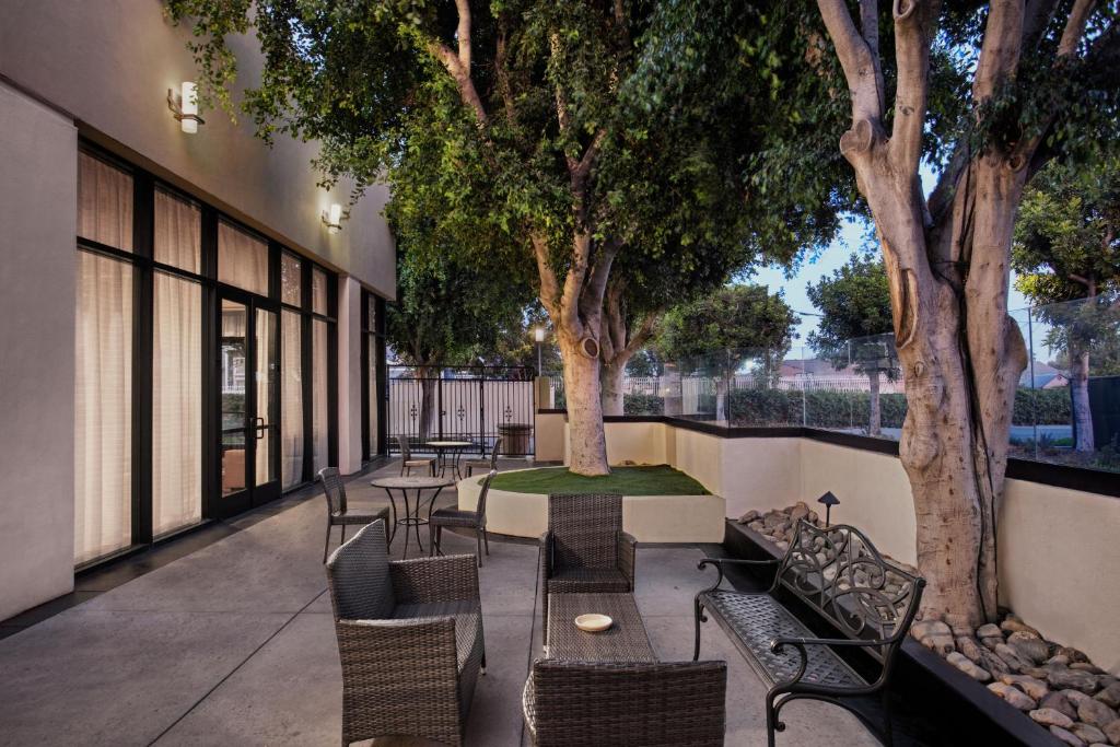 DoubleTree by Hilton Los Angeles Norwalk - image 3