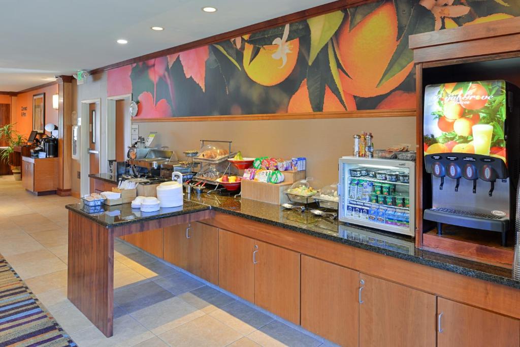 Fairfield Inn and Suites by Marriott Elk Grove - image 3