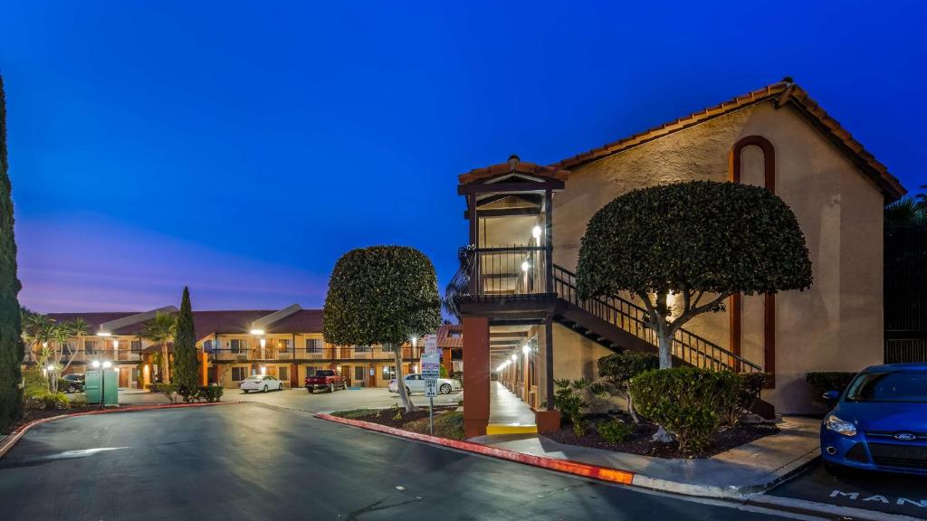 Best Western Americana Inn - main image