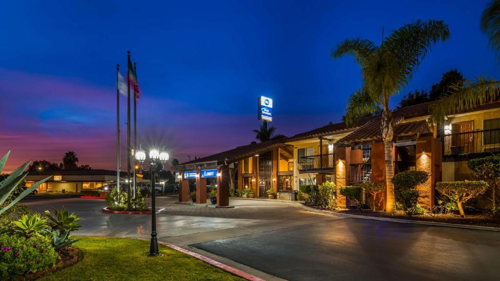 Best Western Americana Inn - image 2