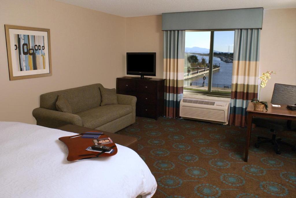 Hampton Inn & Suites Suisun City Waterfront - image 2