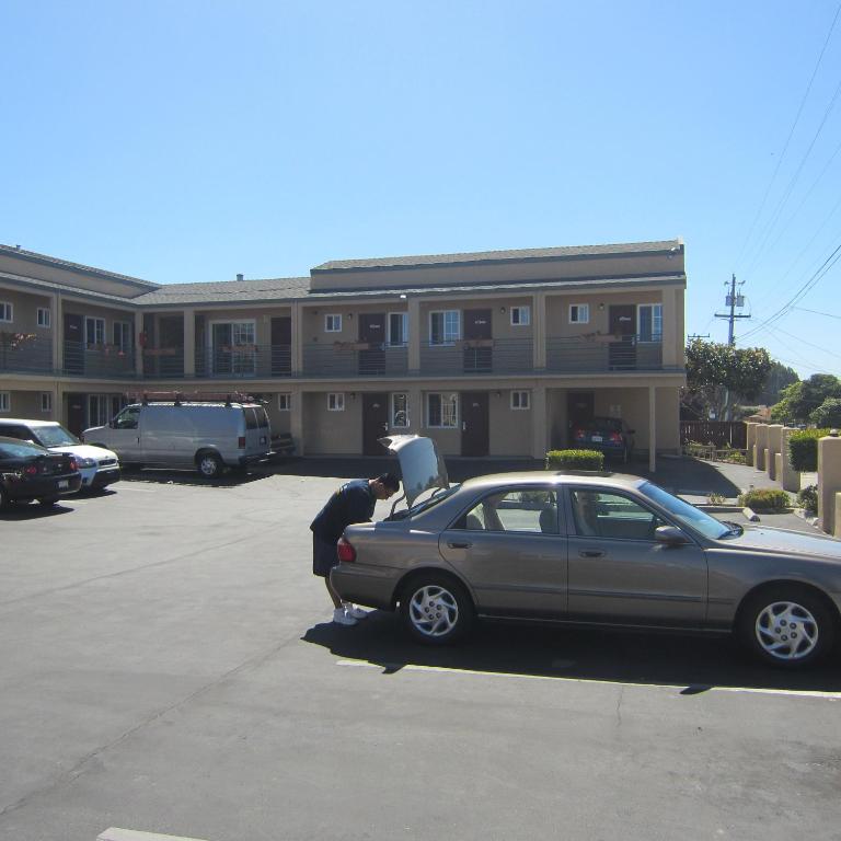 Pacific Best Inn - image 5