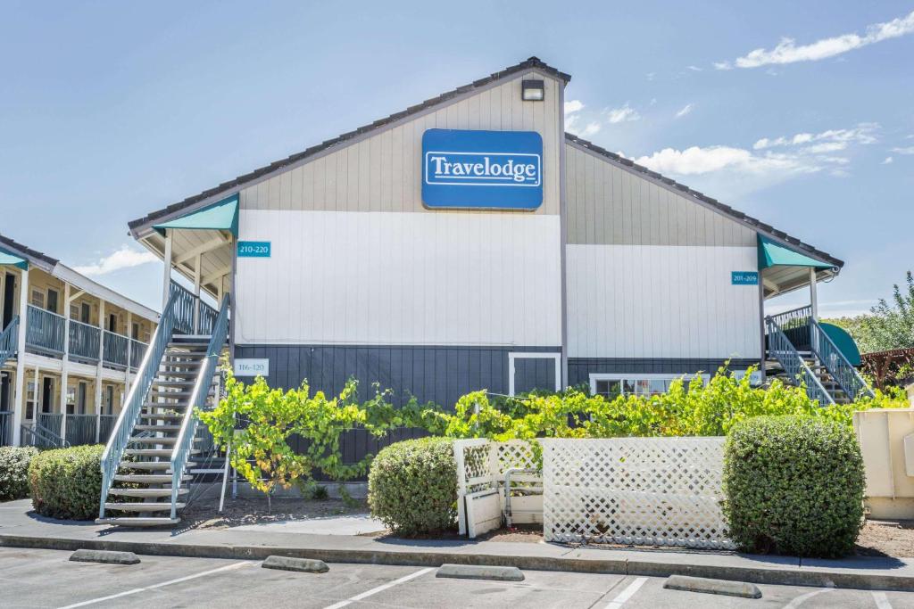 Travelodge by Wyndham Fairfield/Napa Valley - main image