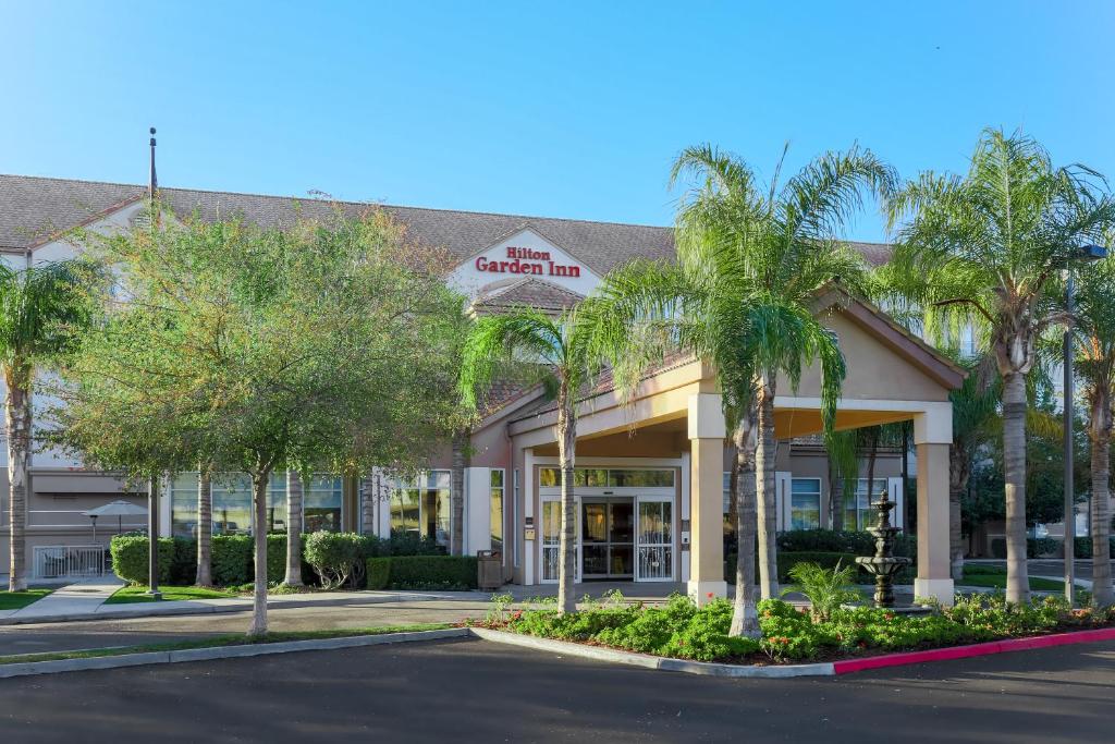 Hilton Garden Inn Bakersfield - main image