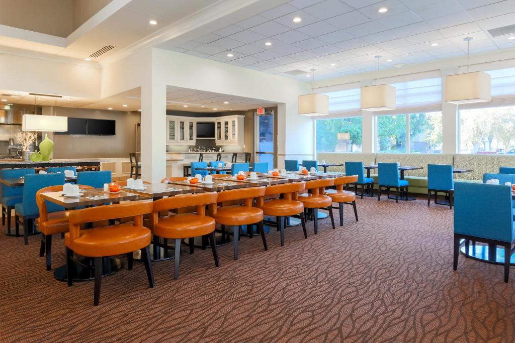 Hilton Garden Inn Bakersfield - image 5