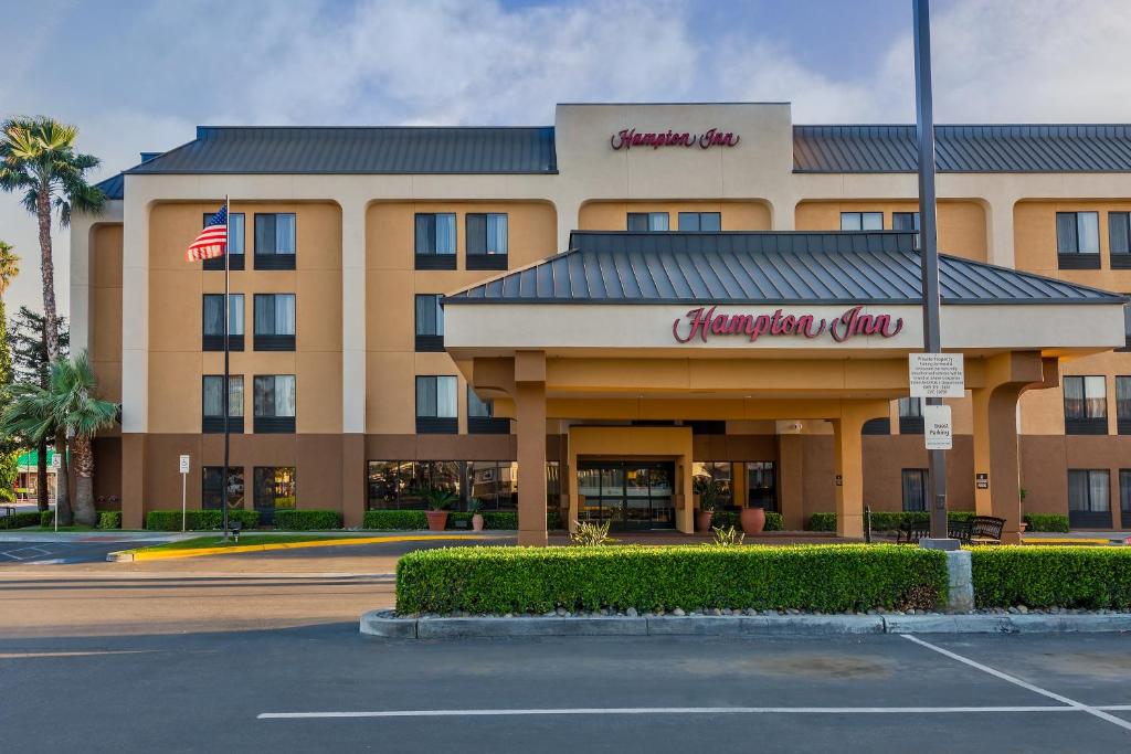 Hampton Inn Bakersfield - Central - main image