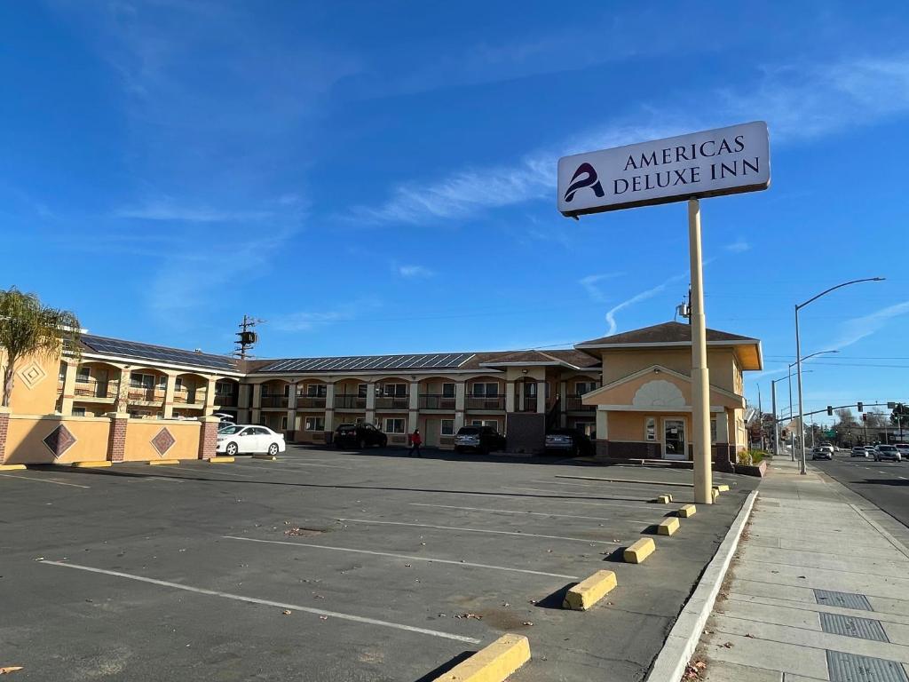 Americas Deluxe Inn- Marysville - main image