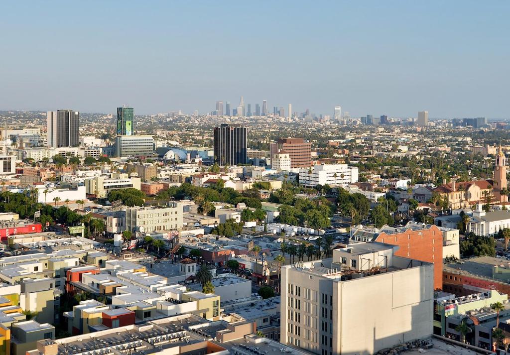 Loews Hollywood Hotel - image 2