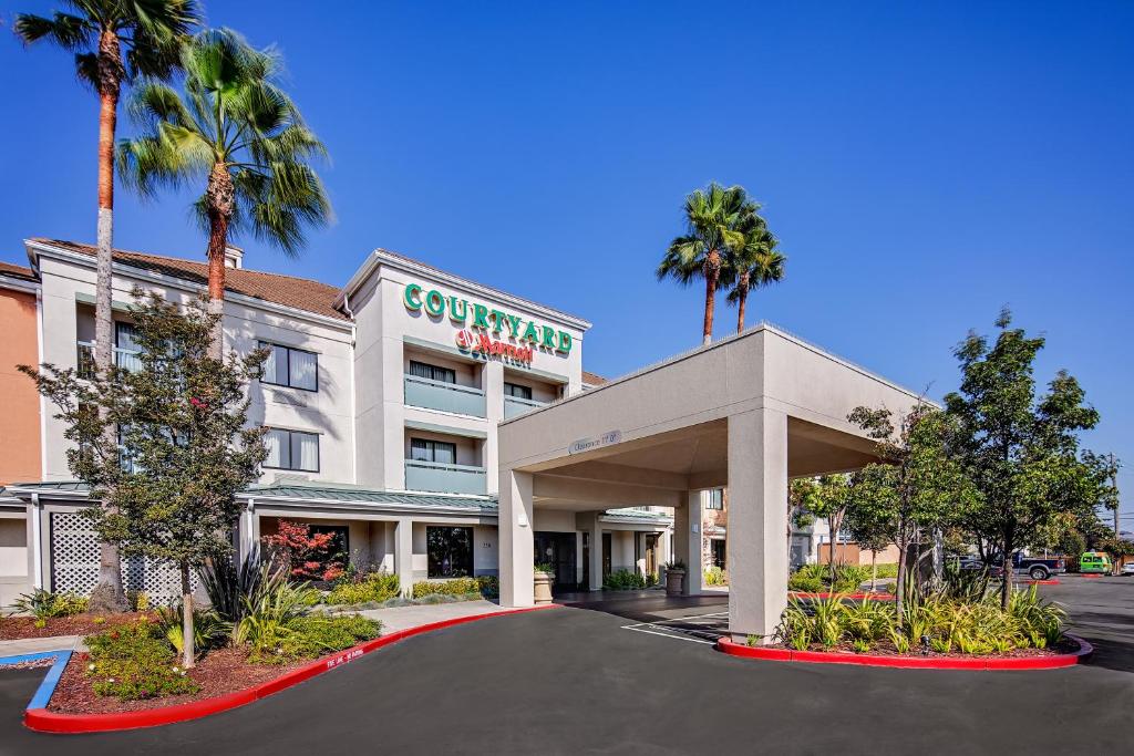 Courtyard by Marriott Oakland Airport - main image