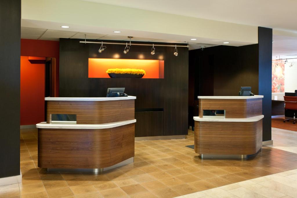 Courtyard by Marriott Bakersfield - image 3