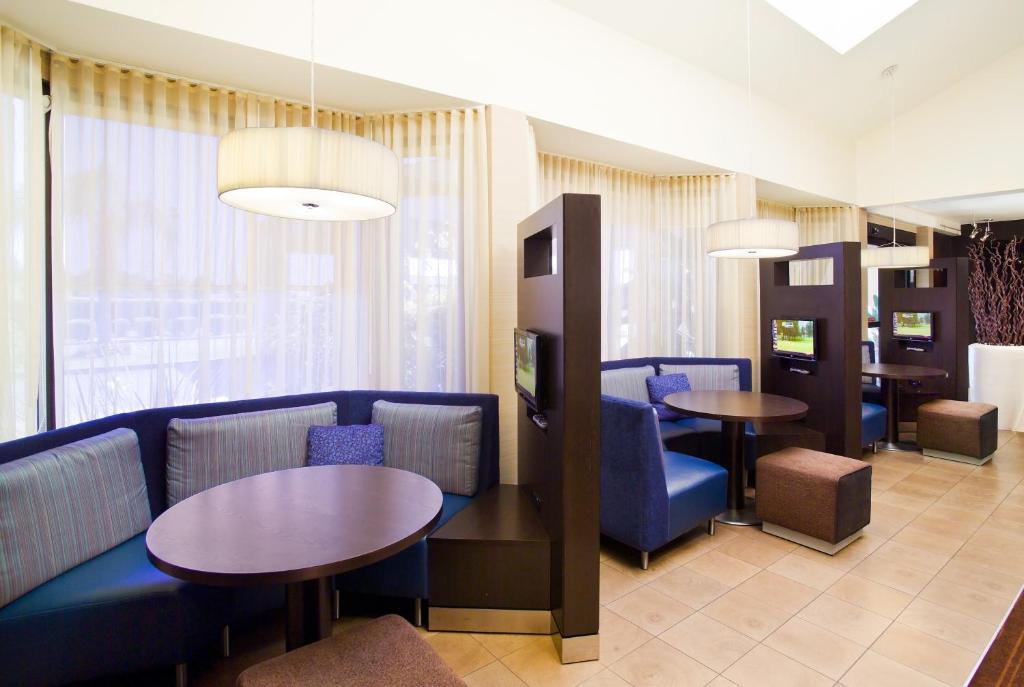 Courtyard by Marriott Fresno - image 5